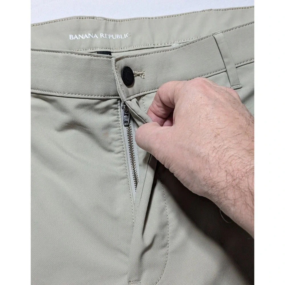 BANANA REPUBLIC Khaki Flat Front Performance Chino Pants - Men 40X30‎ EUC